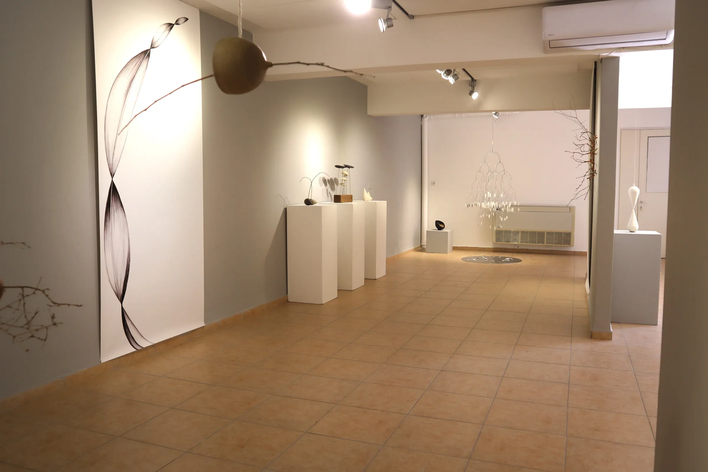 מבט על התערוכה — Installation view